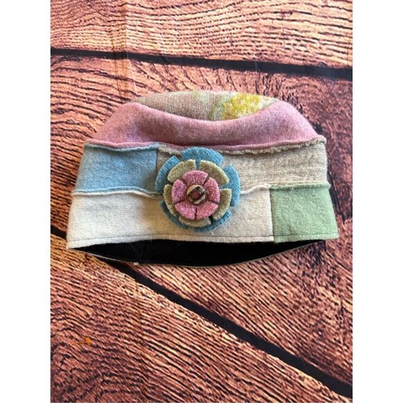 Baabaazuzu One of‎ a kind Cloche Hat - Picture 1 of 11